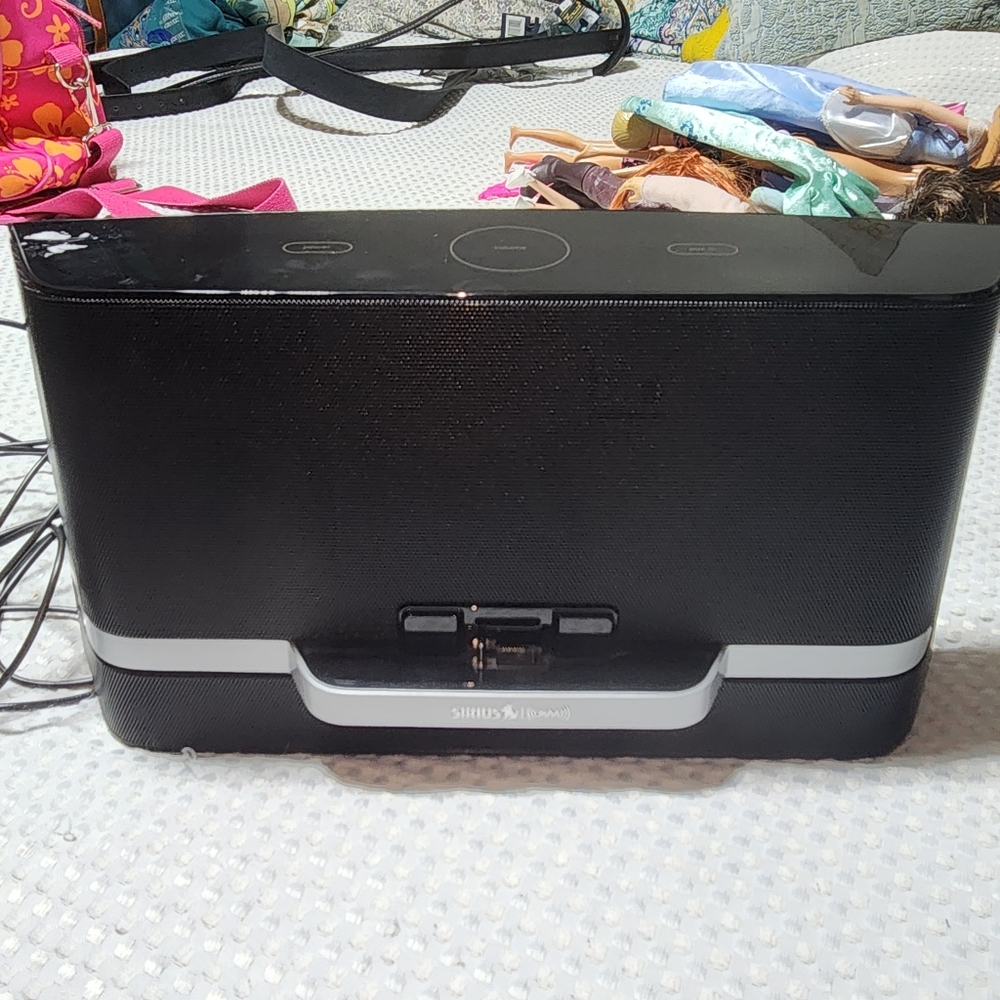SIRUS XM EUC MODEL SZABB1 DOCKING STATION WITH SPEAKER SATELITE RADIO STATION